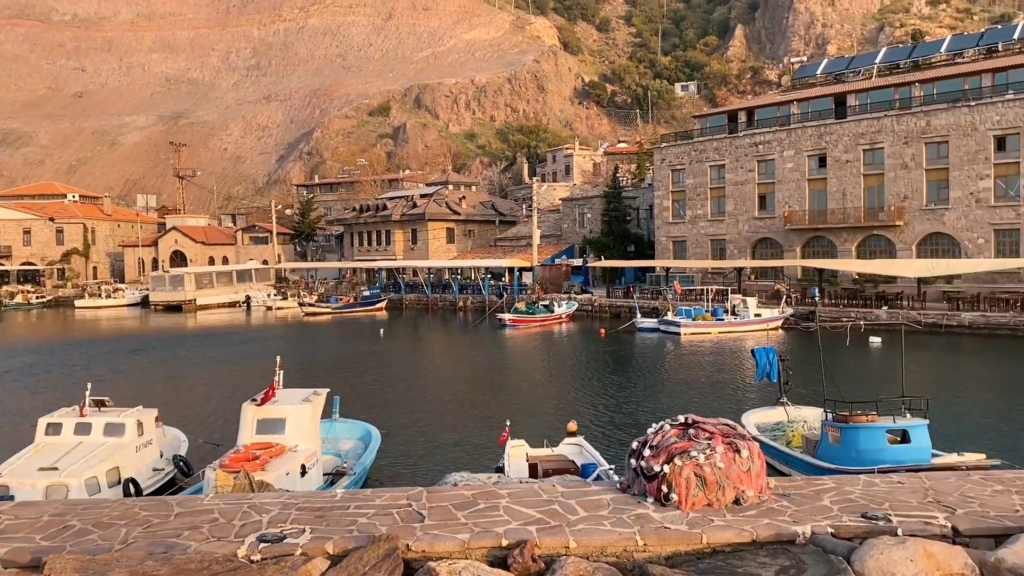 Assos